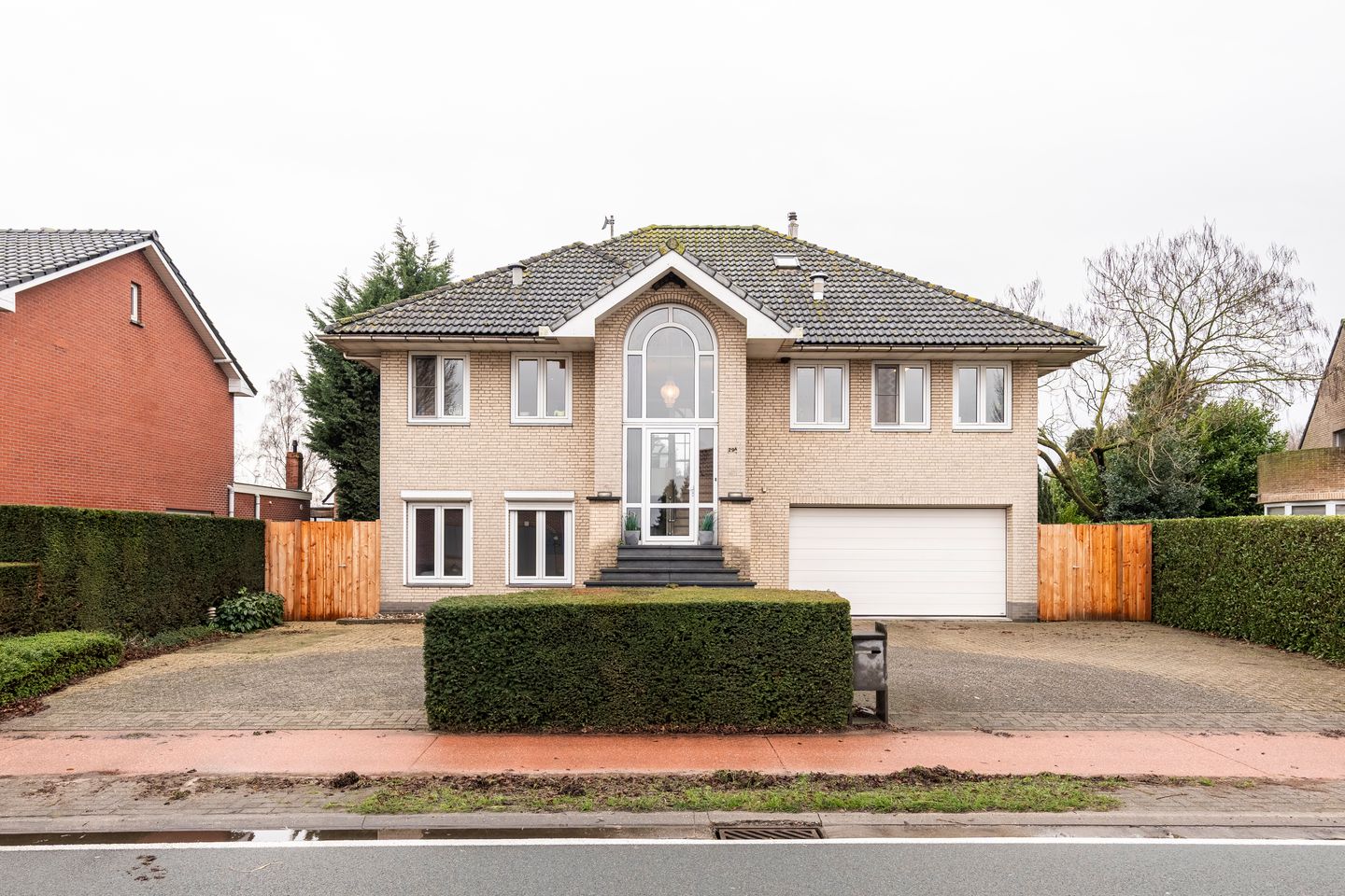 Luxury Villa with Wellness Facilities and Double Garage on Spacious Plot — 64