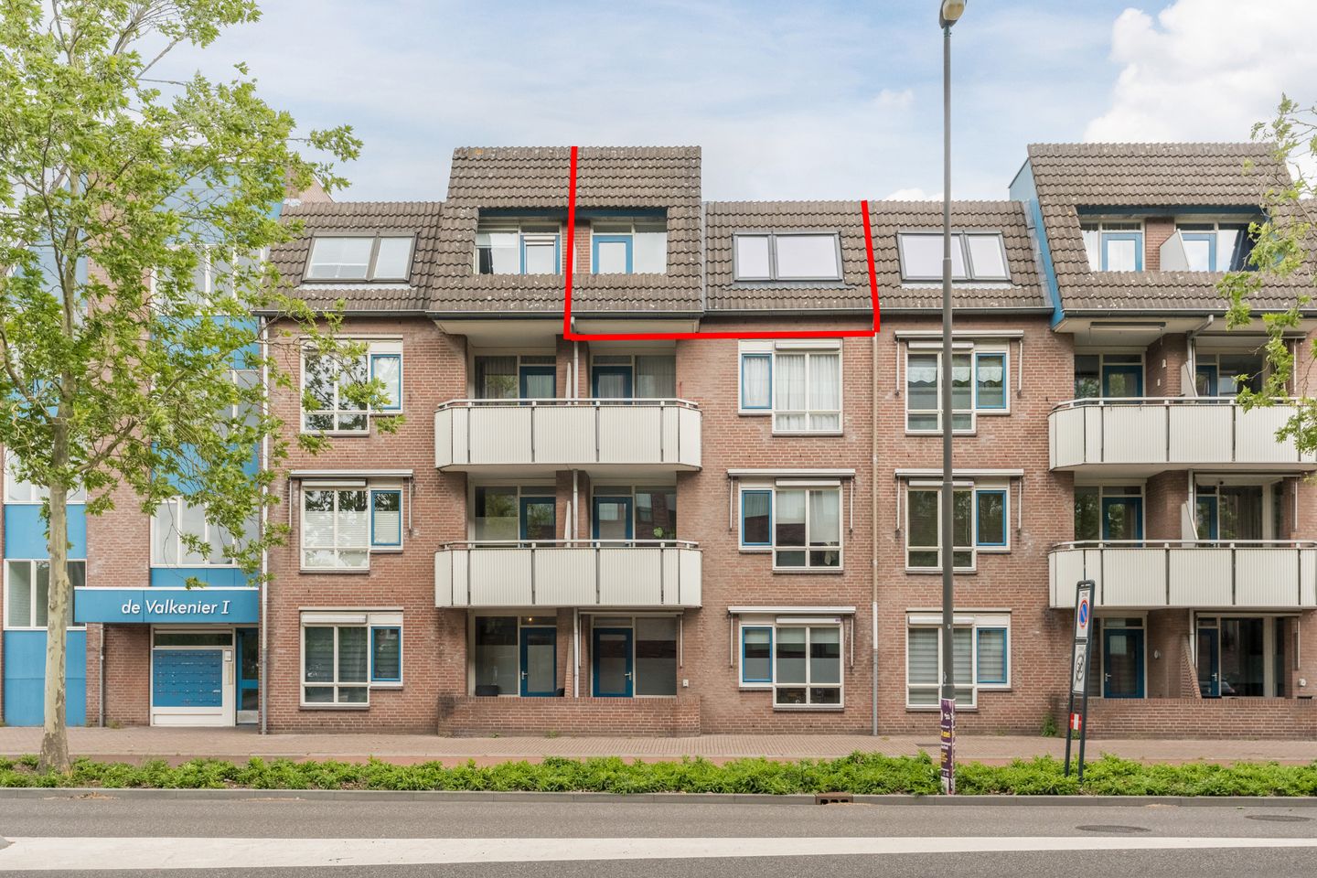Photo 1 of Valkenierstraat 17