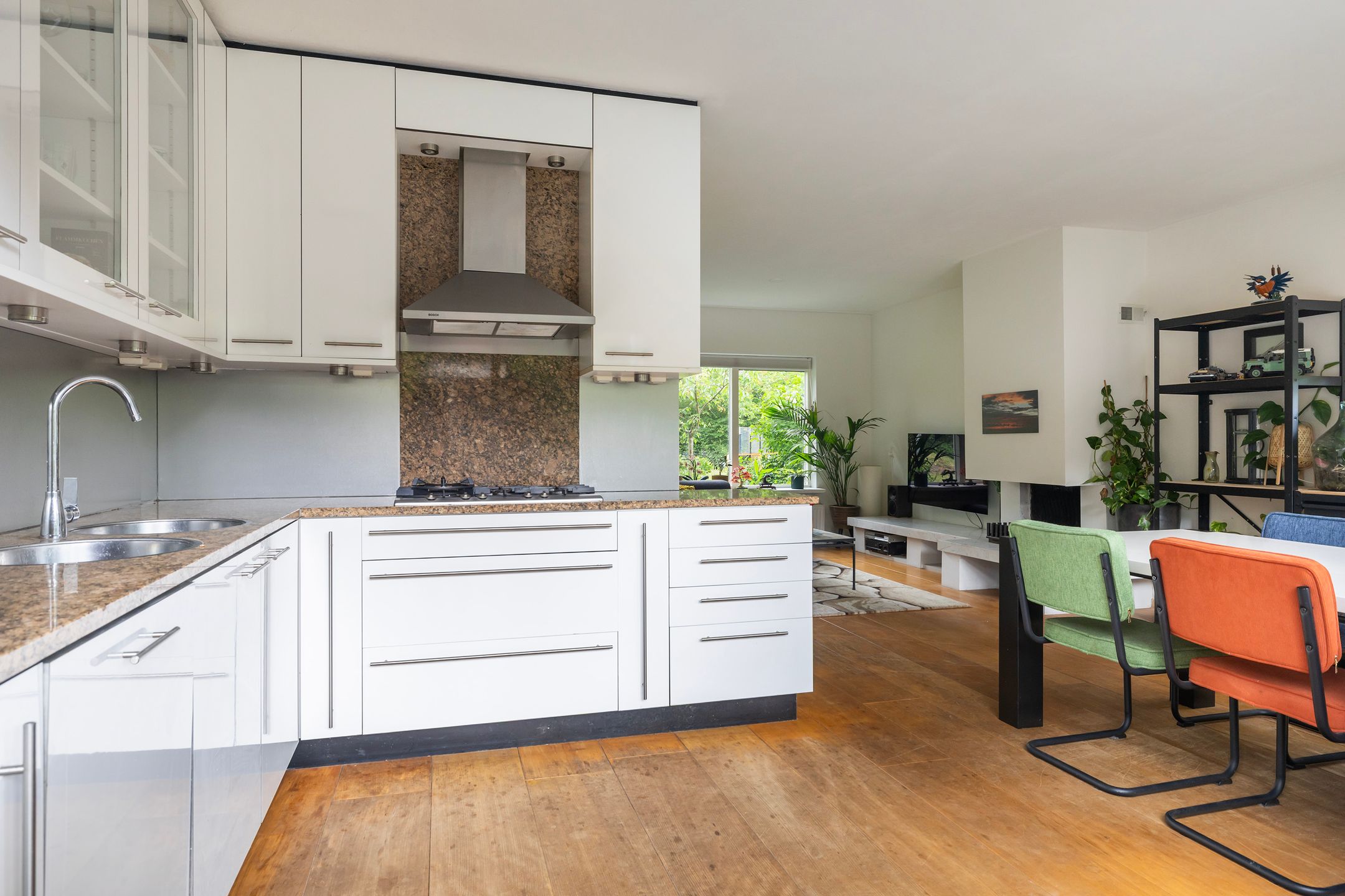 Spacious end terrace home with four bedrooms and sunny garden in quiet Blaricum courtyard — 9