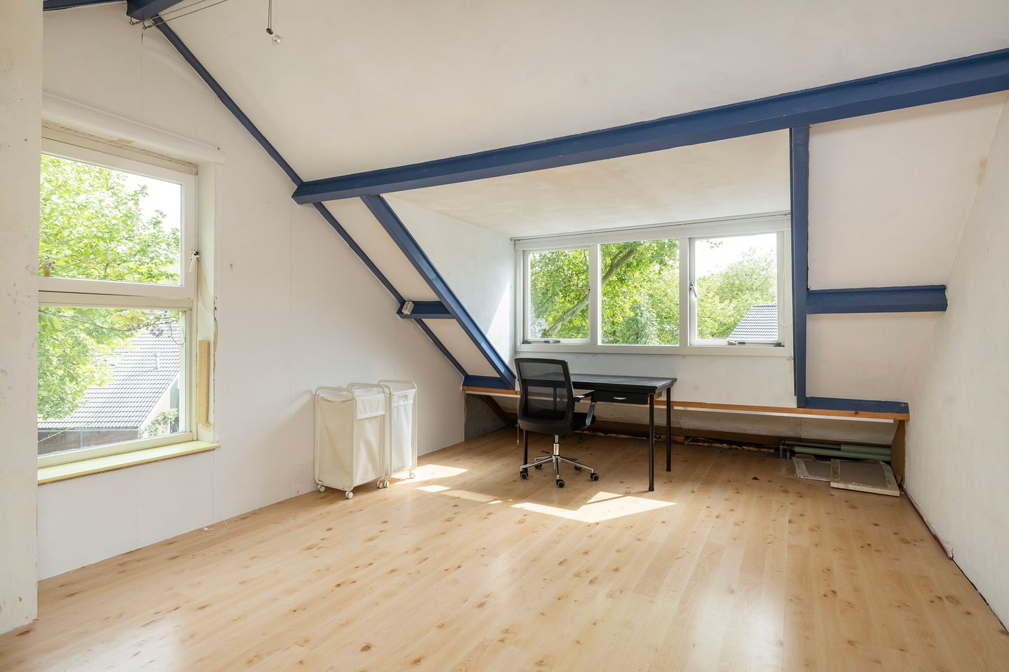 Spacious end terrace home with four bedrooms and sunny garden in quiet Blaricum courtyard — 19