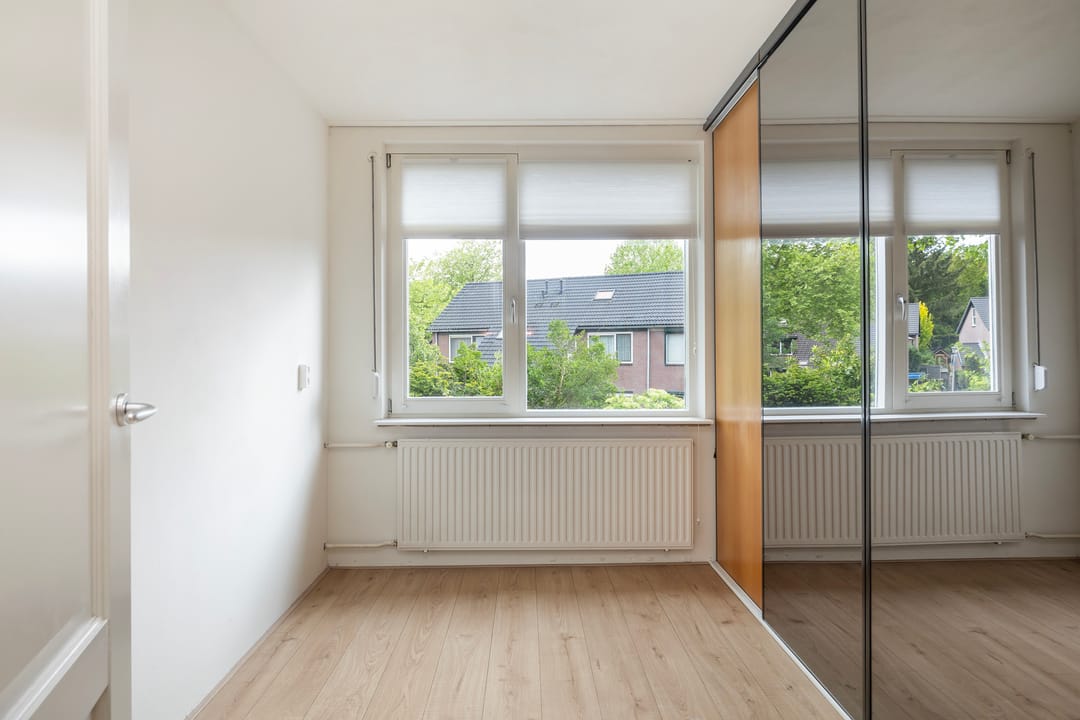 Spacious end terrace home with four bedrooms and sunny garden in quiet Blaricum courtyard — 13