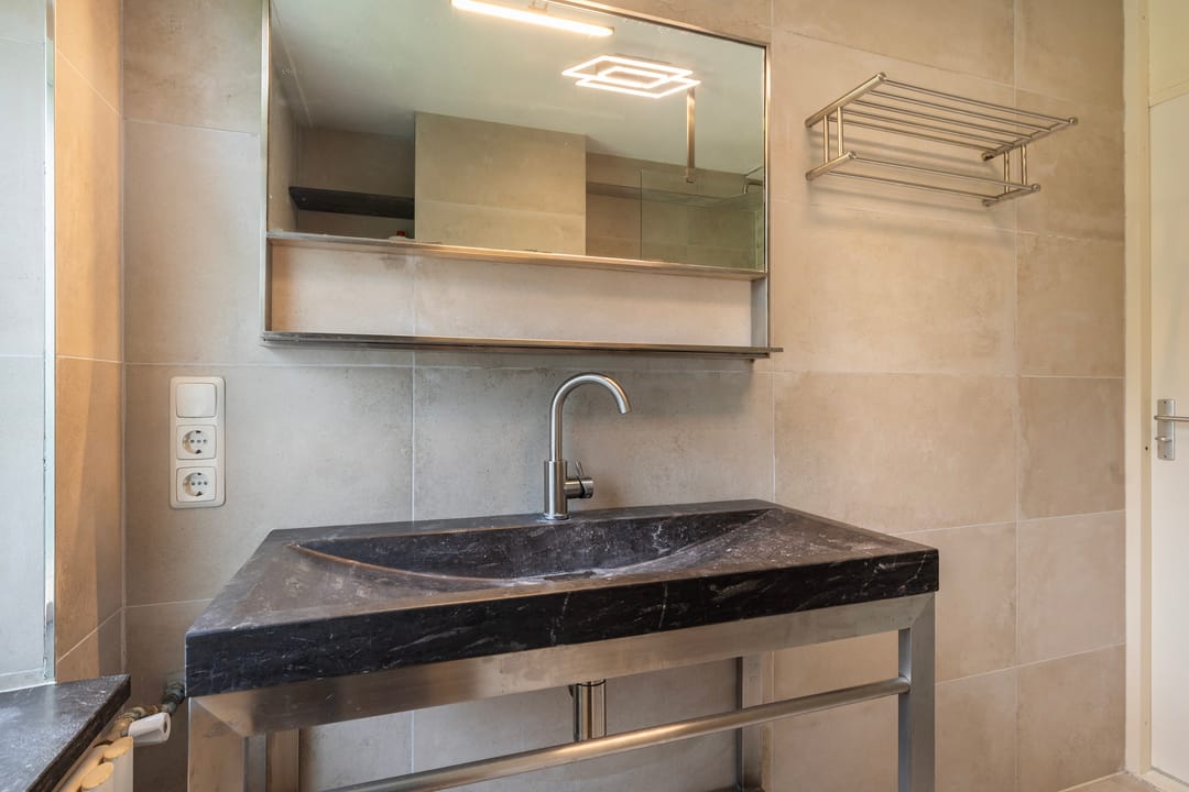 Spacious end terrace home with four bedrooms and sunny garden in quiet Blaricum courtyard — 16