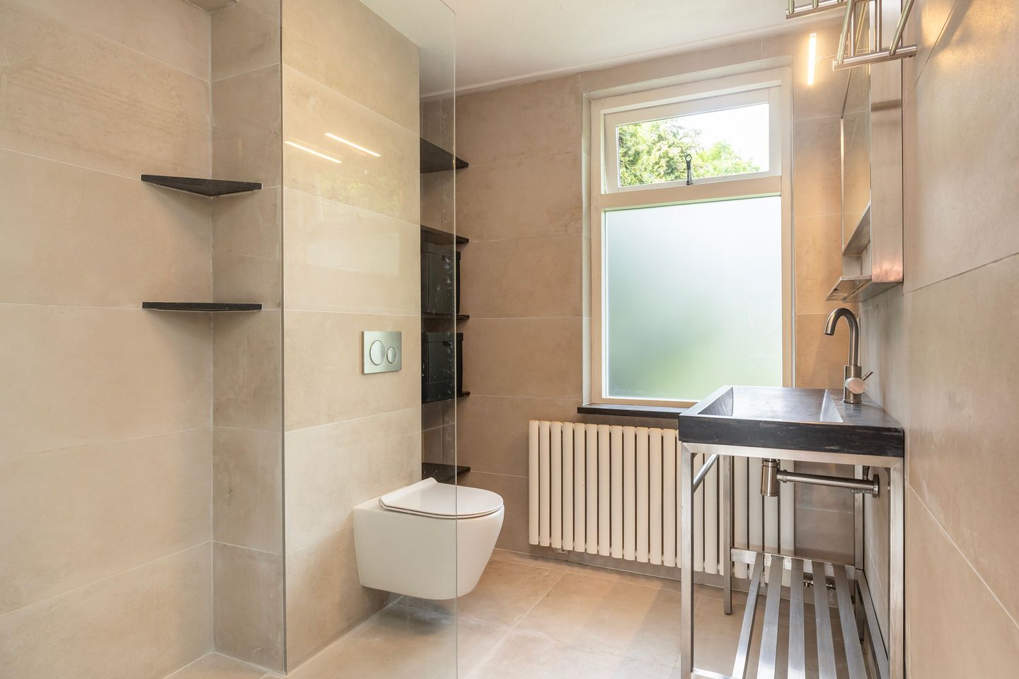 Spacious end terrace home with four bedrooms and sunny garden in quiet Blaricum courtyard — 14