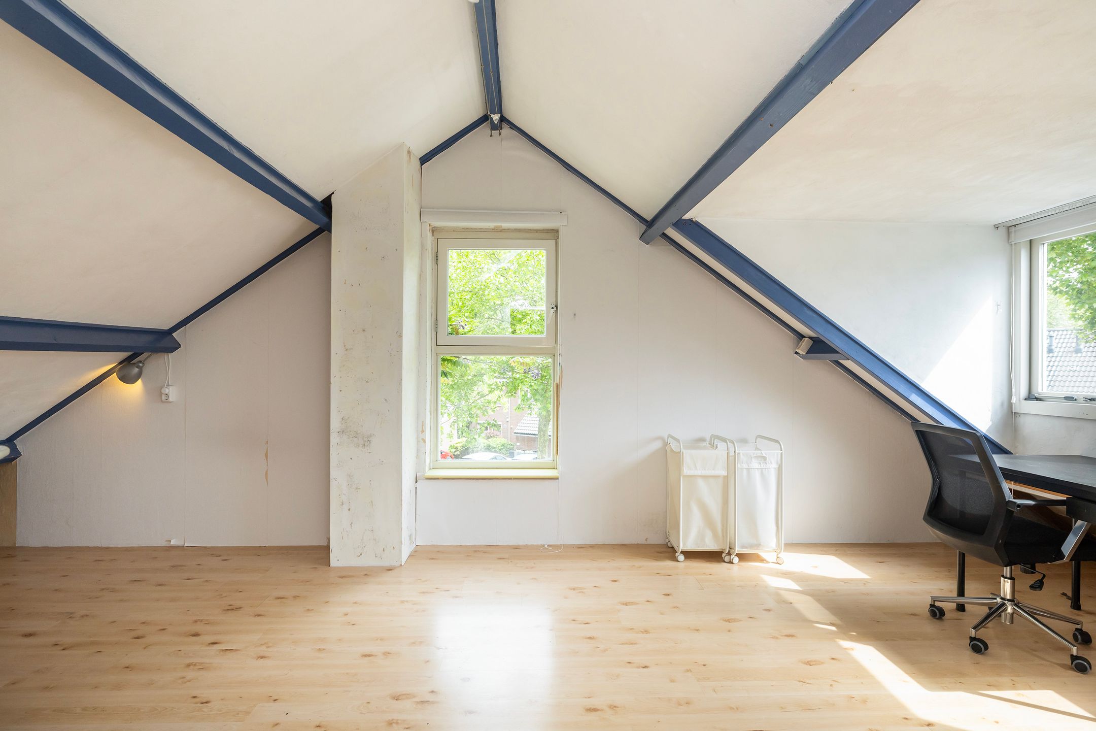 Spacious end terrace home with four bedrooms and sunny garden in quiet Blaricum courtyard — 18