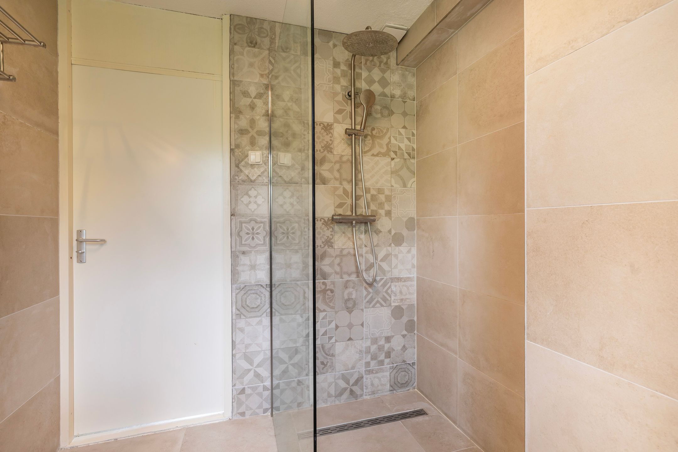 Spacious end terrace home with four bedrooms and sunny garden in quiet Blaricum courtyard — 15