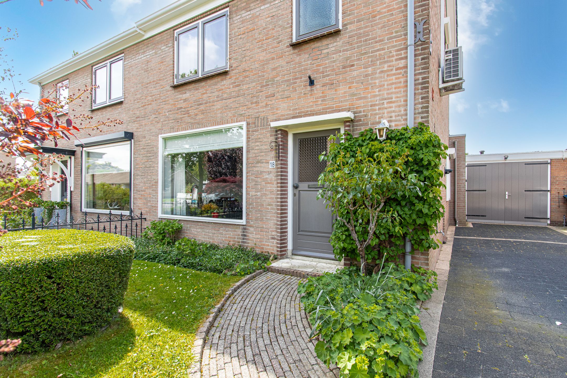 Photo 9 of Graaf van Hornelaan 18