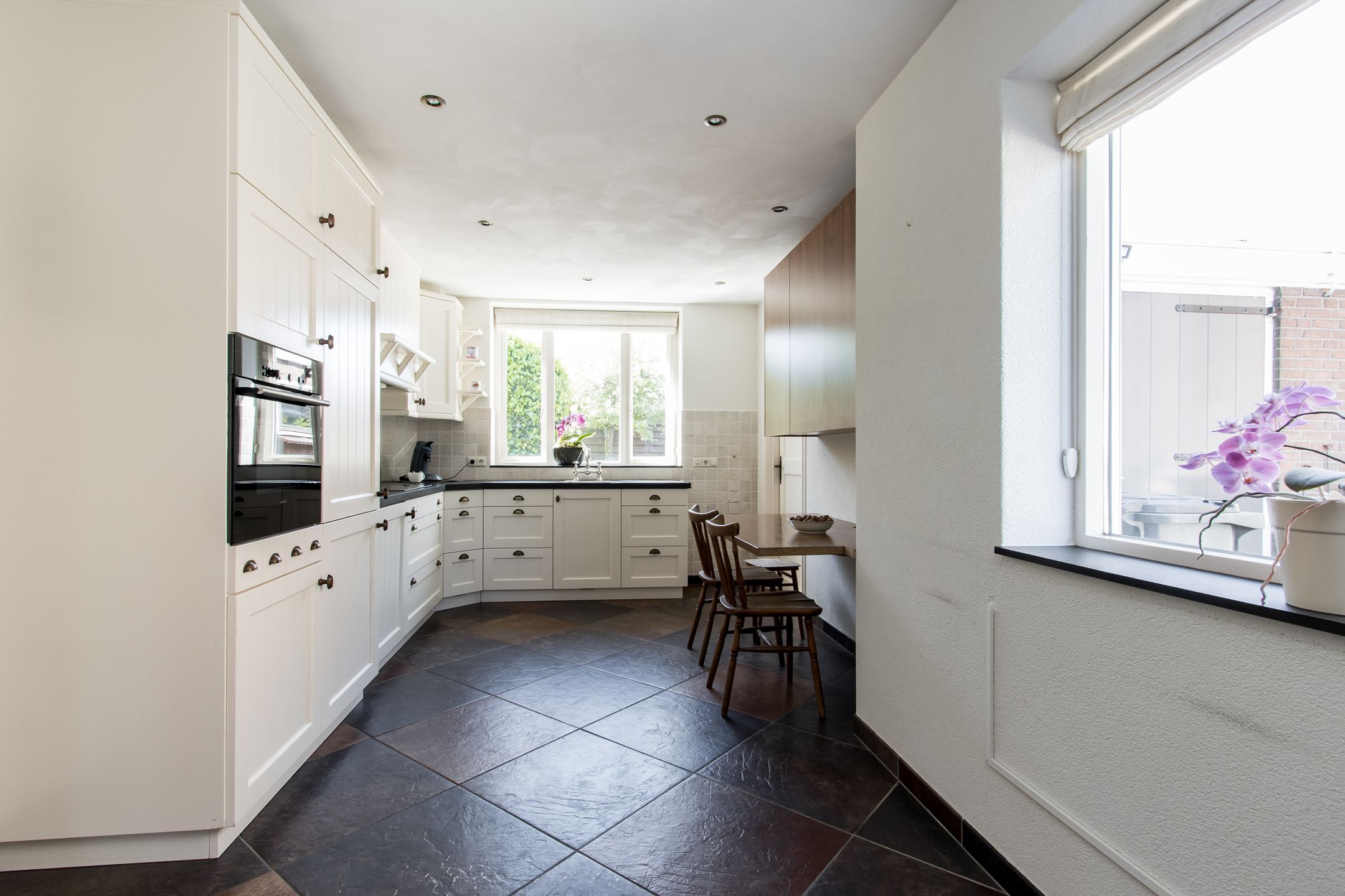 Photo 21 of Graaf van Hornelaan 18