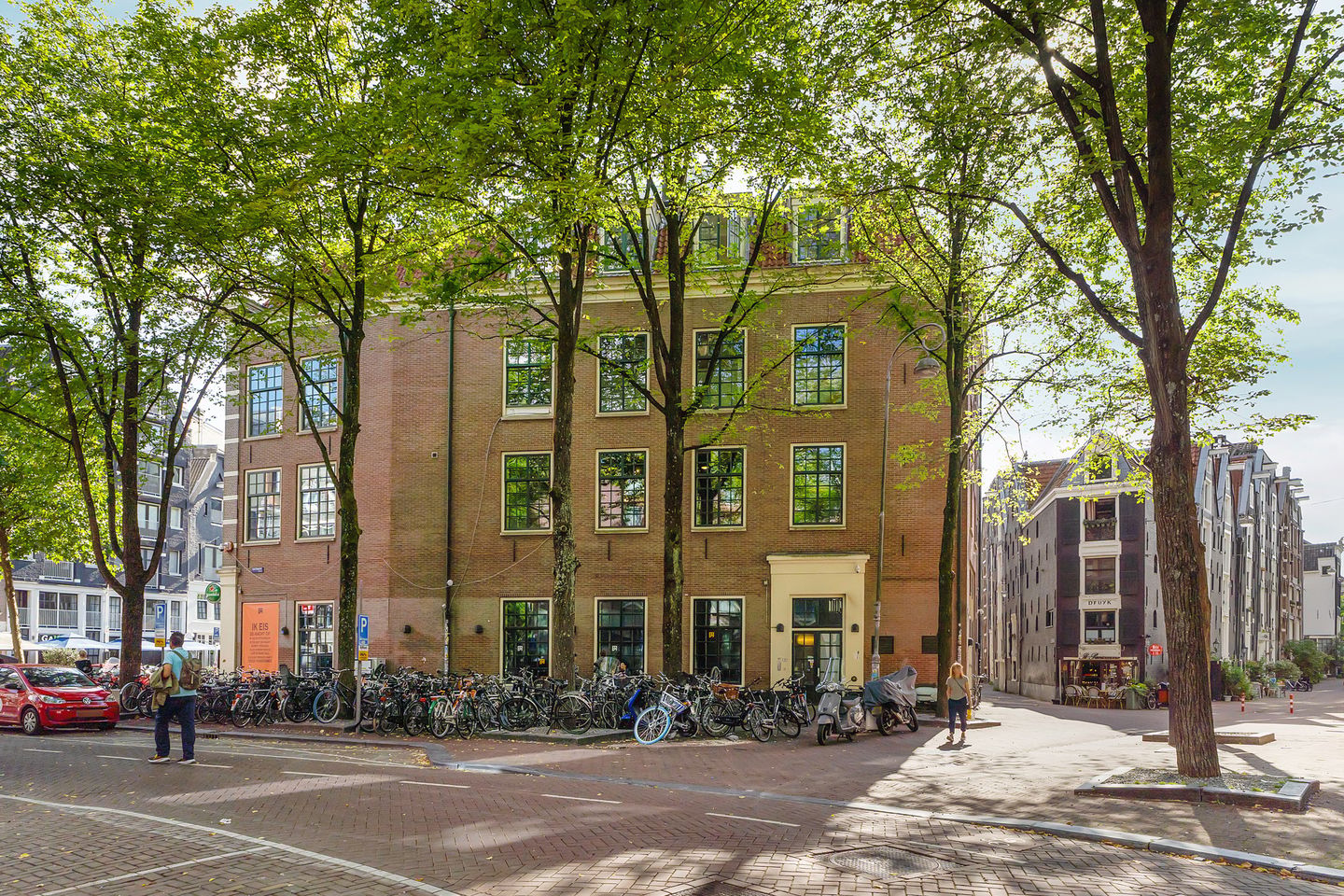 View photo 2 of Spuistraat 2
