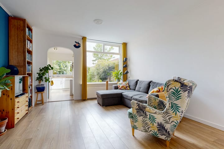 Hoekwoning te koop: Ten Katestraat 1, Leiden