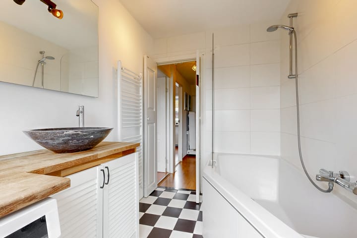 Hoekwoning te koop: Ten Katestraat 1, Leiden