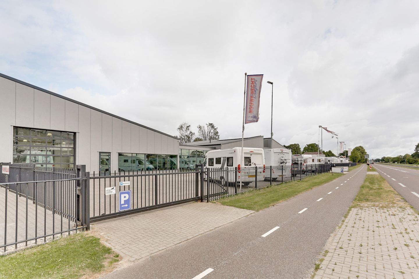 Bekijk foto 2 van Rijksweg 82-A