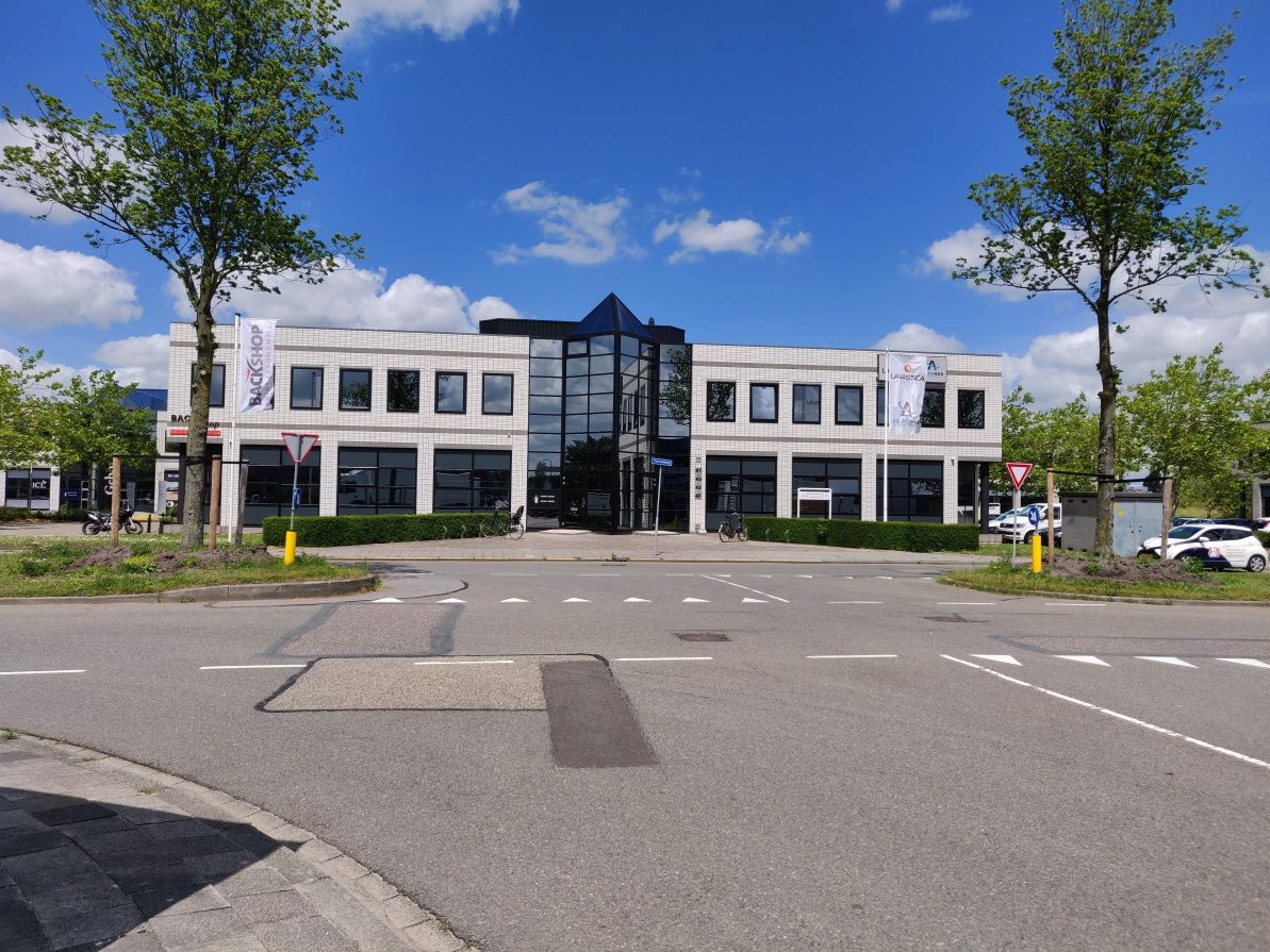 Bekijk foto 1 van Vareseweg 41