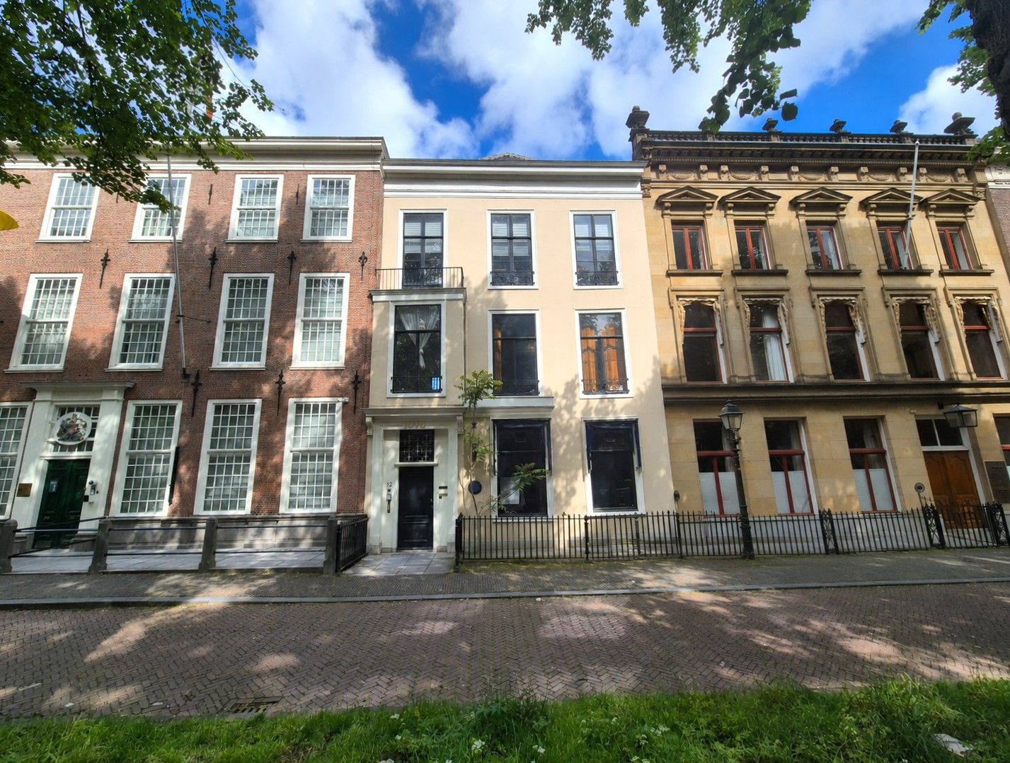 Bekijk foto 1 van Lange Voorhout 12