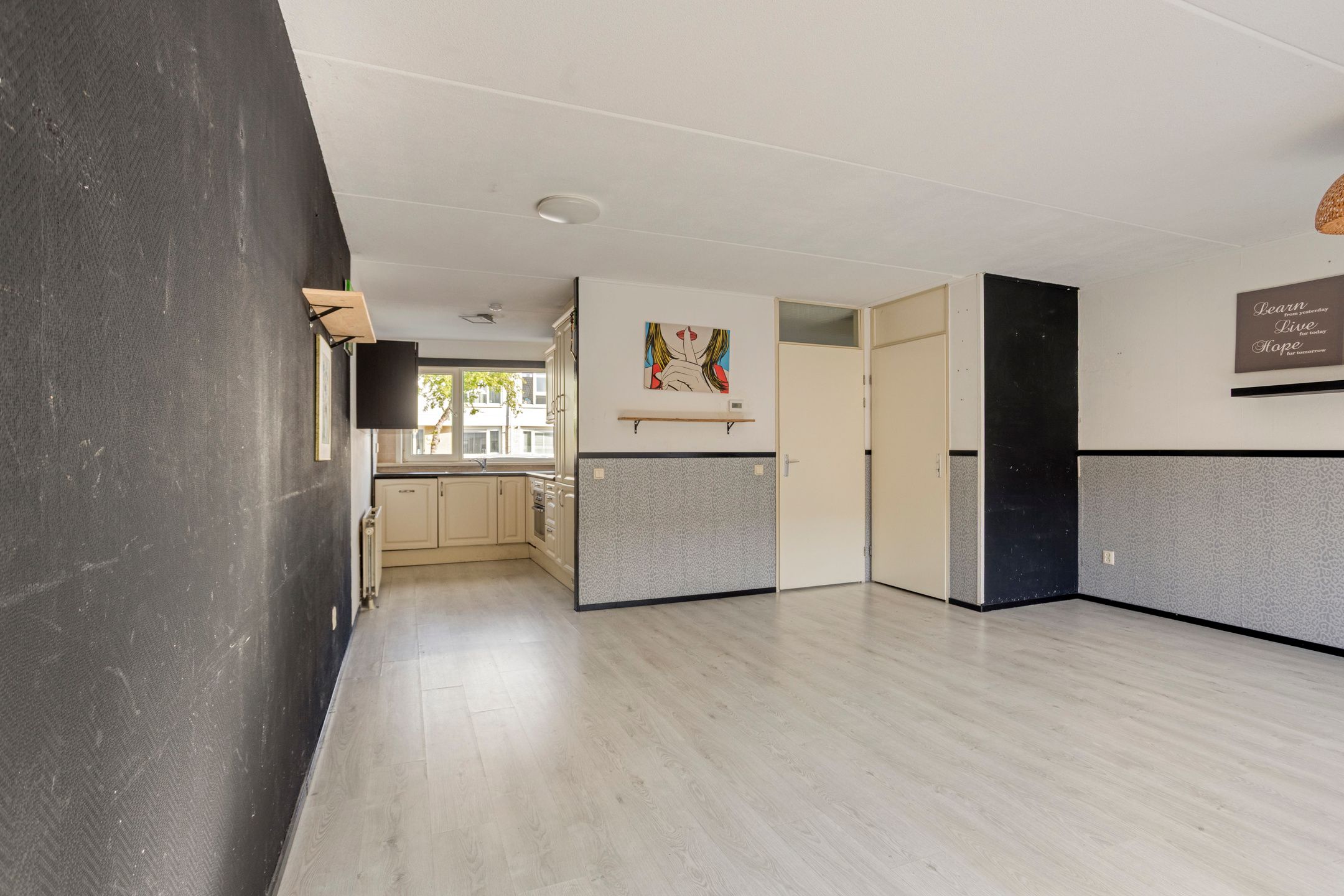 Spacious Family Home with Four Bedrooms in Green Almere Filmwijk — 9