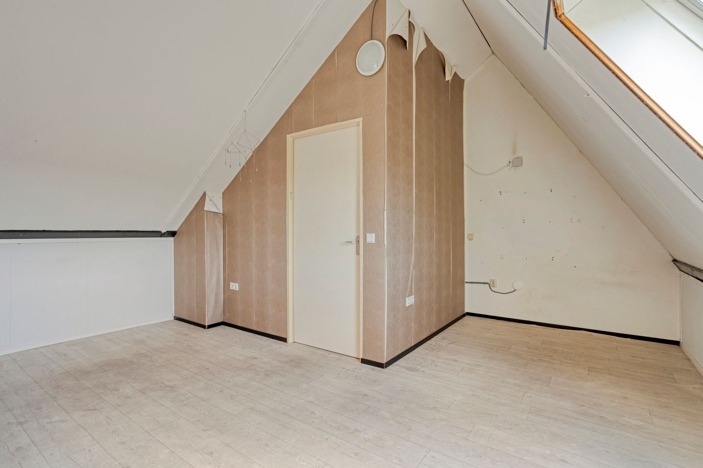 Spacious Family Home with Four Bedrooms in Green Almere Filmwijk — 20