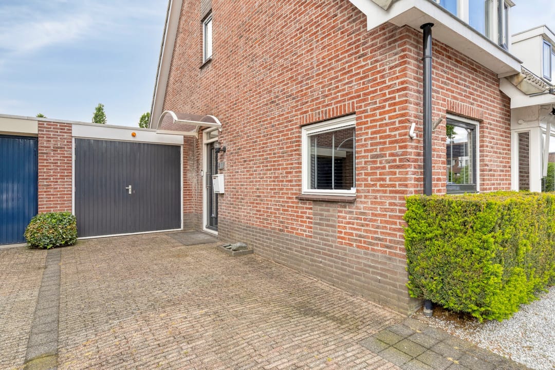 Photo 47 of Debussystraat 4