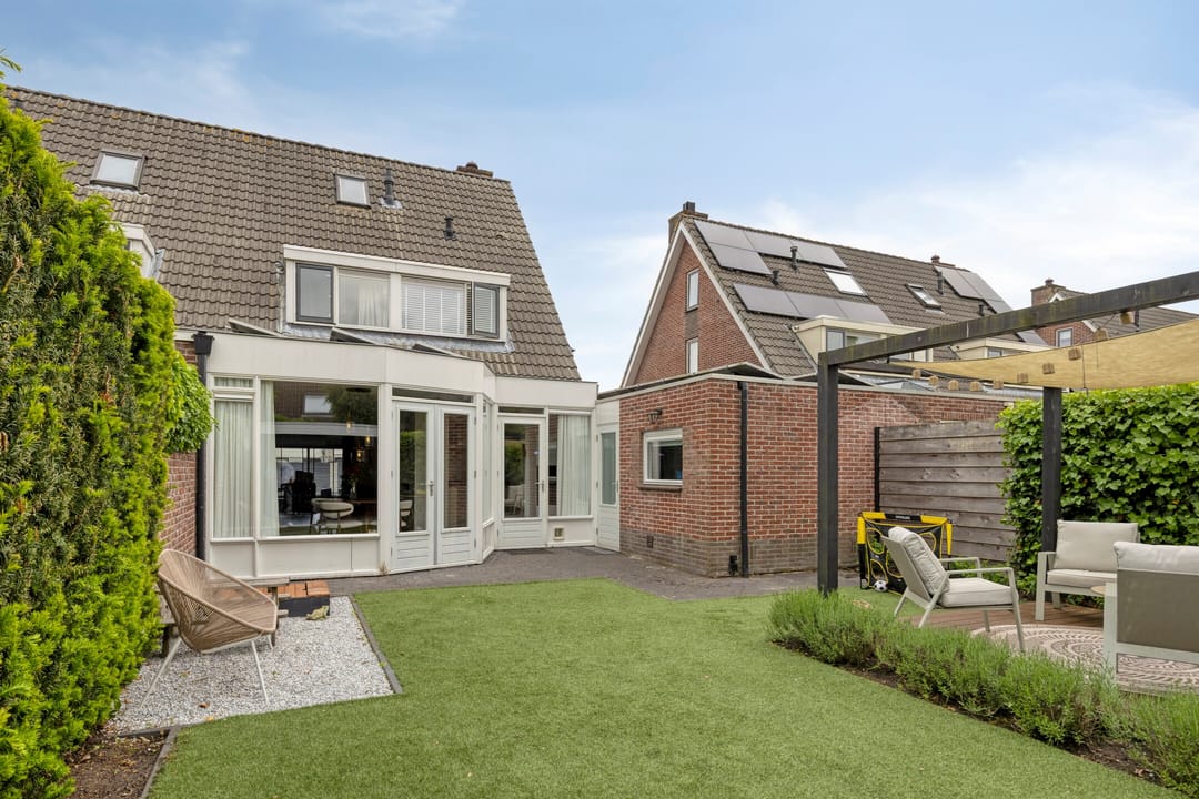 Photo 38 of Debussystraat 4