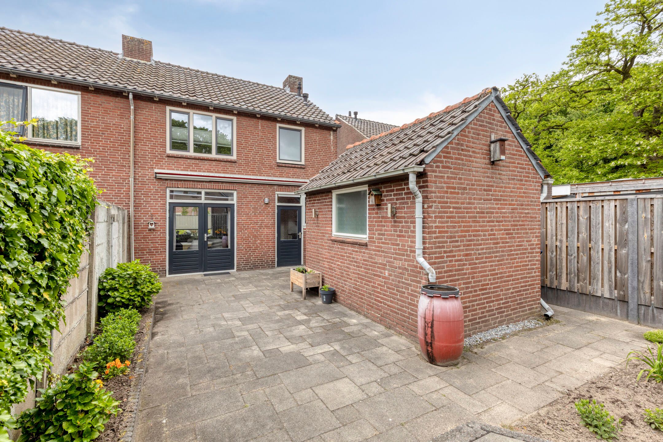 Photo 6 of Deken Oomenstraat 7