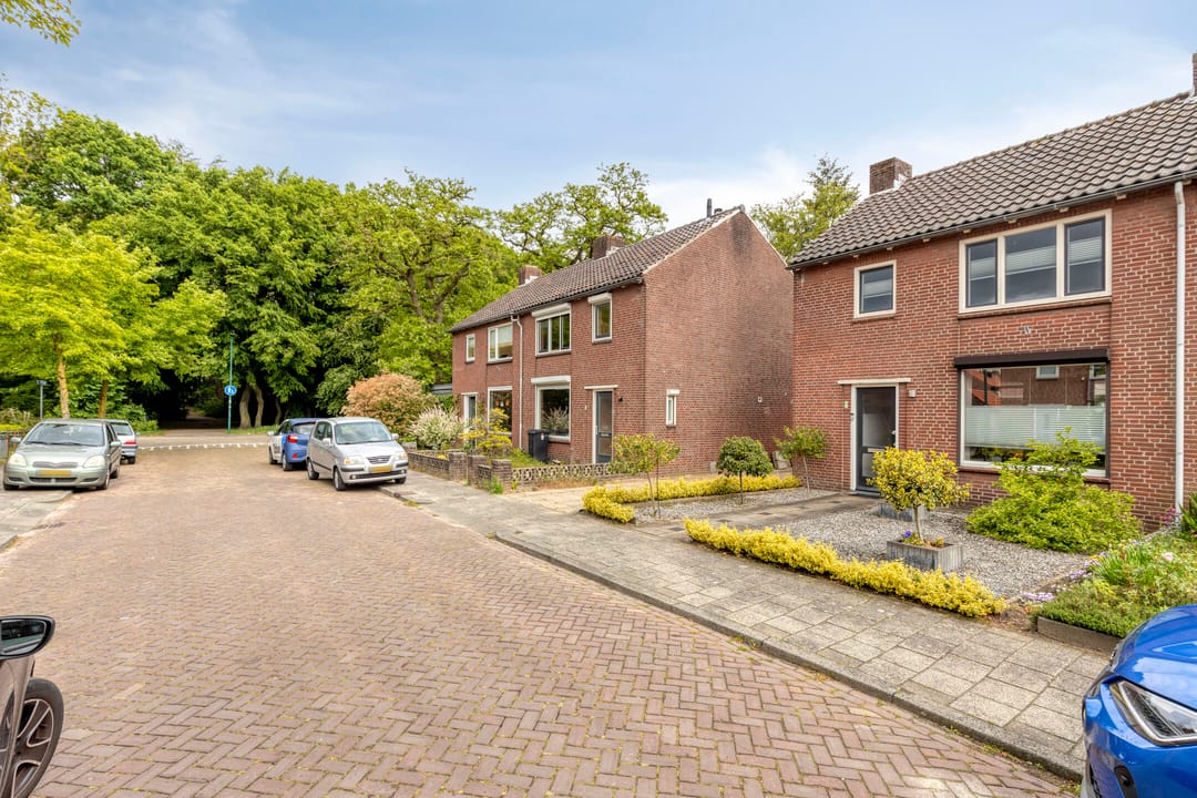 Photo 8 of Deken Oomenstraat 7