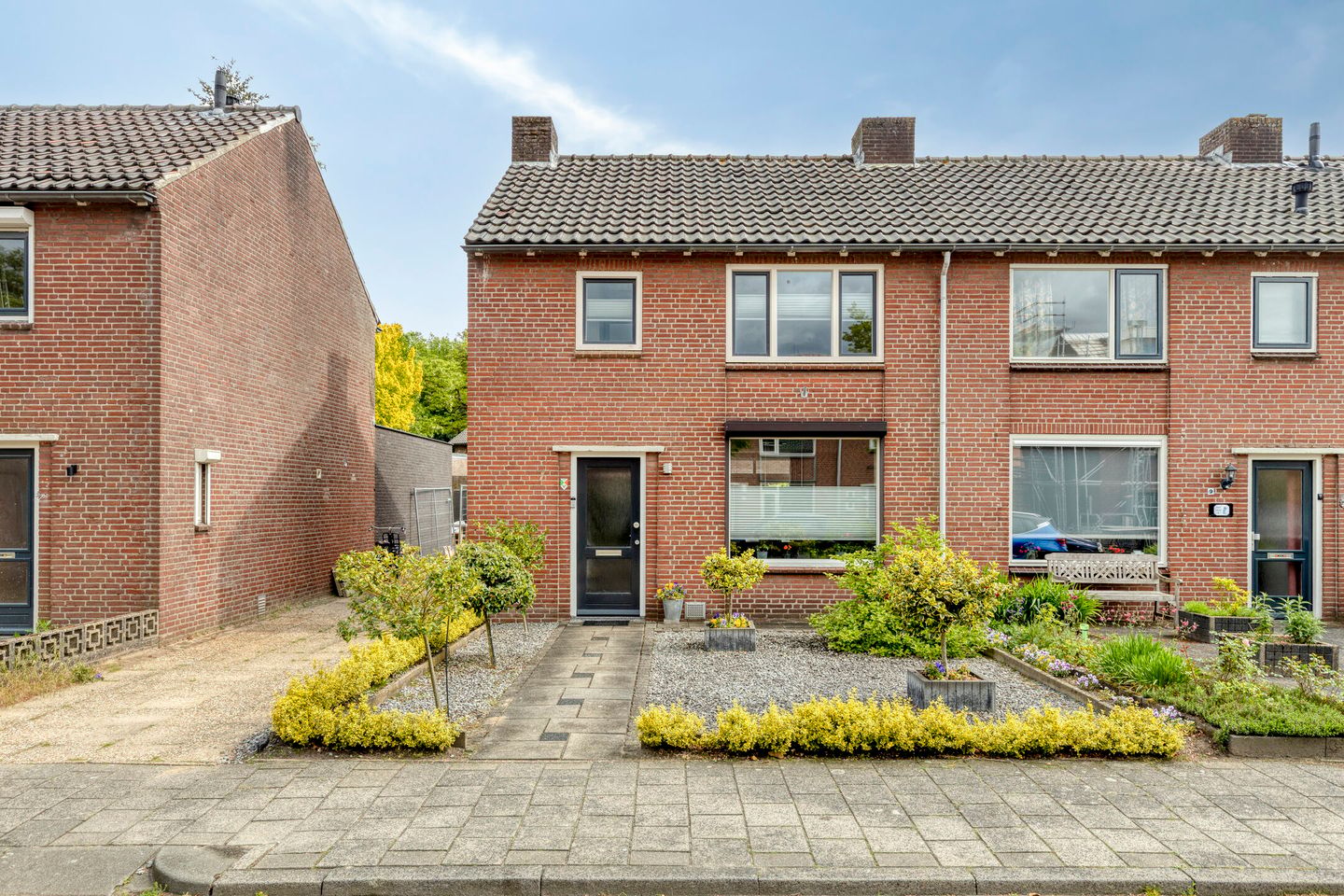 Foto 1 van Deken Oomenstraat 7