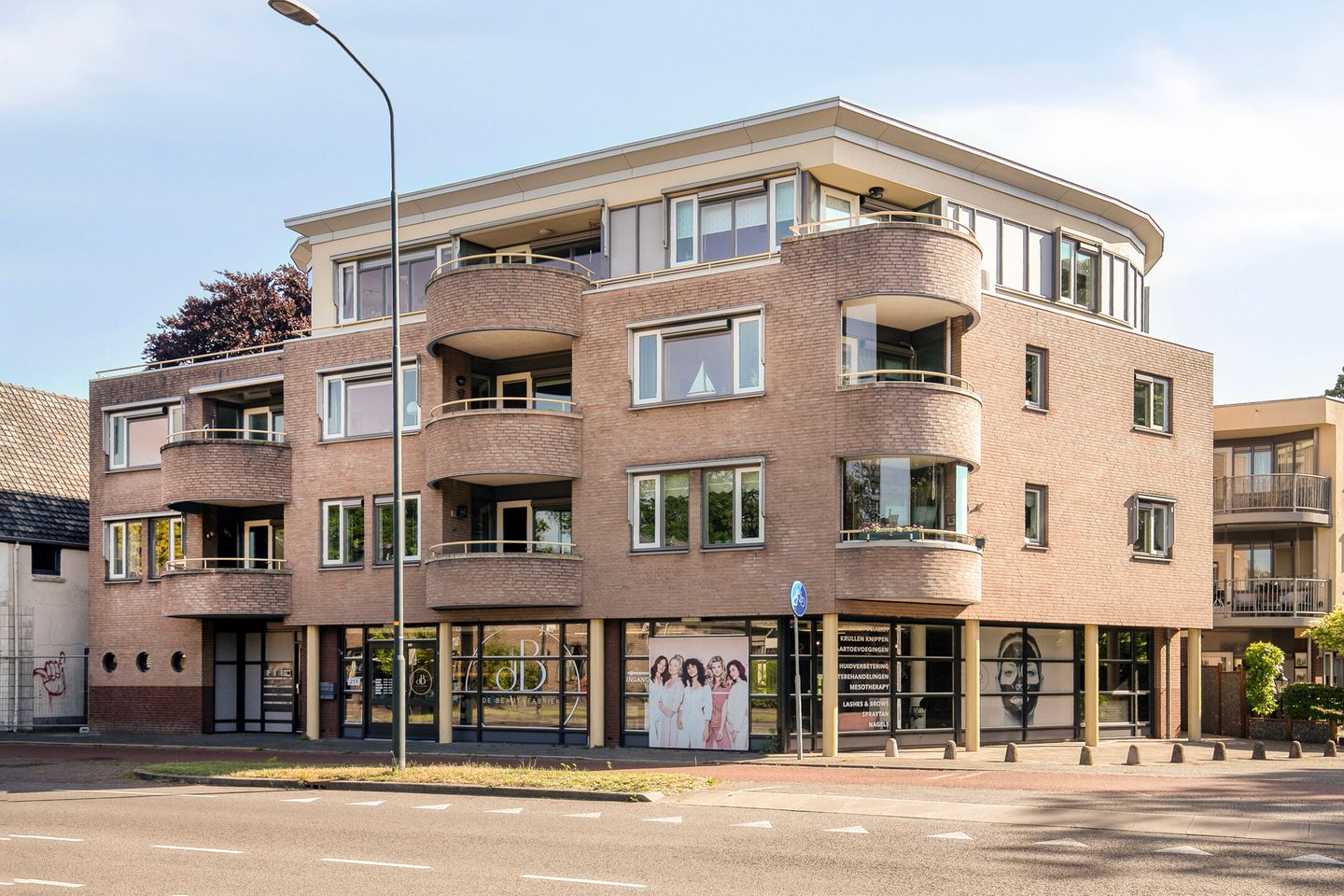 View photo 1 of Arnhemseweg 211-213