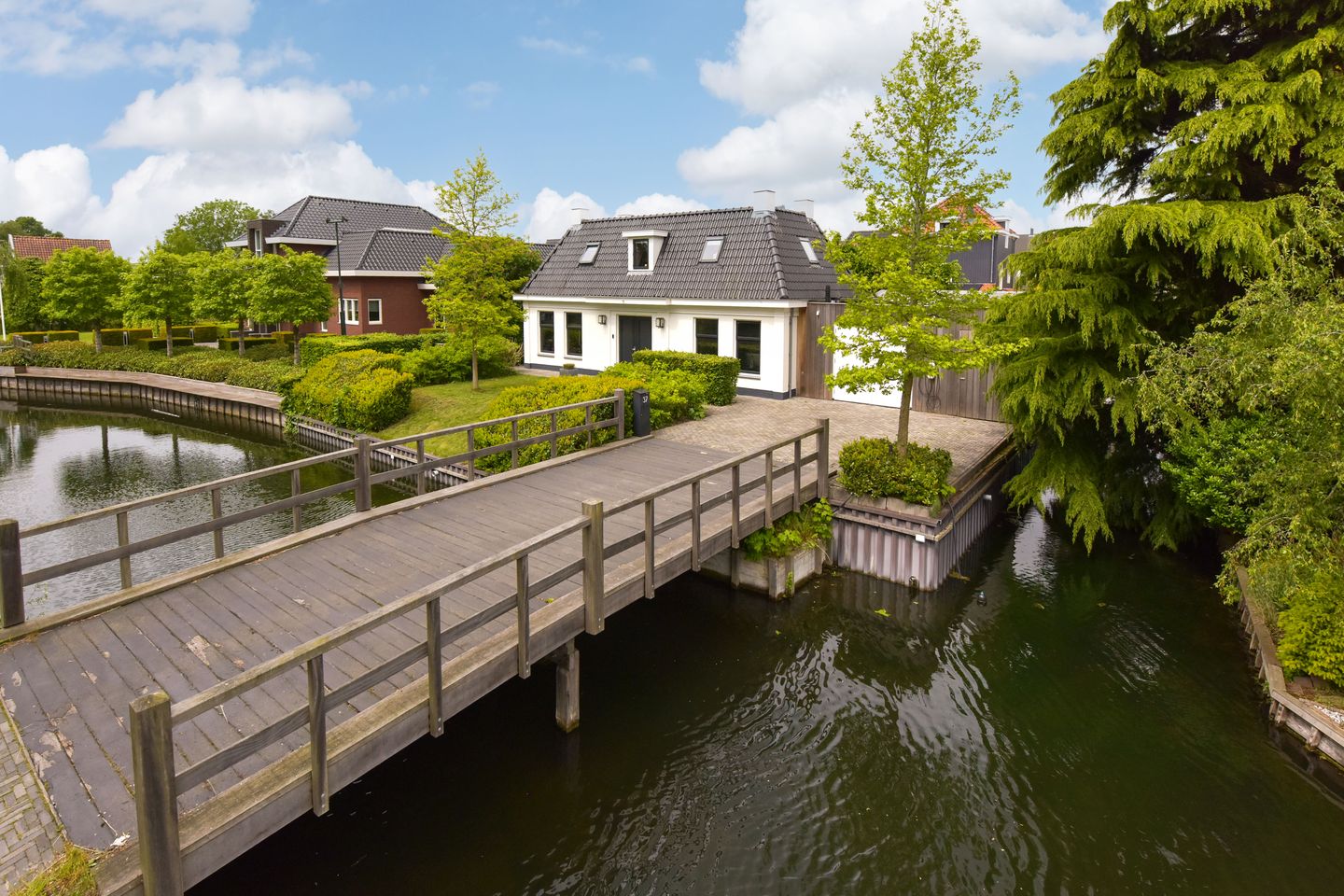 Foto 1 van Bangert 37