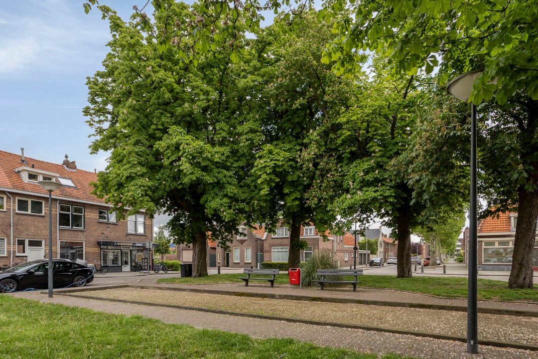 Characteristic corner property with living and retail space in Waalwijk — 46