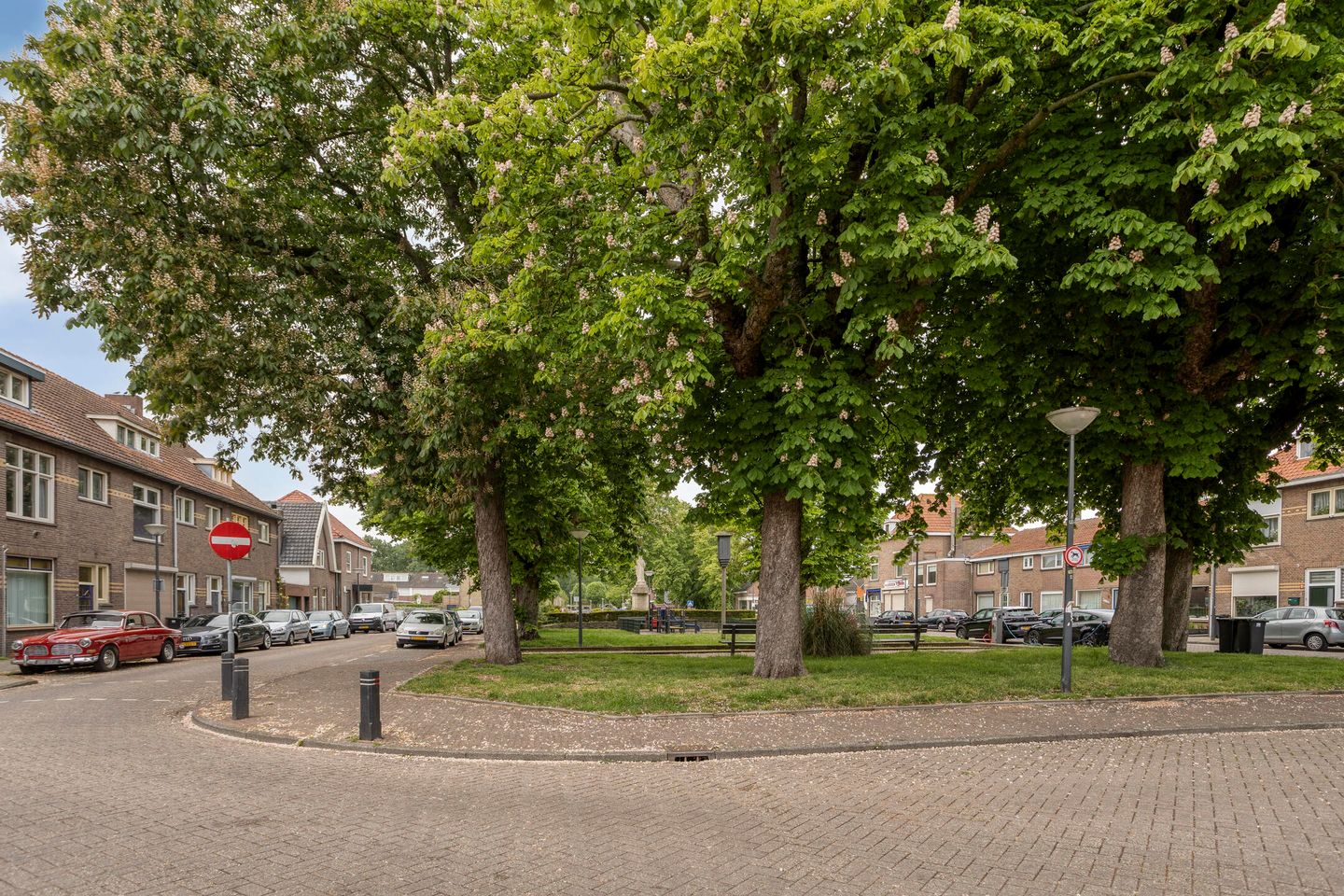 Characteristic corner property with living and retail space in Waalwijk — 44