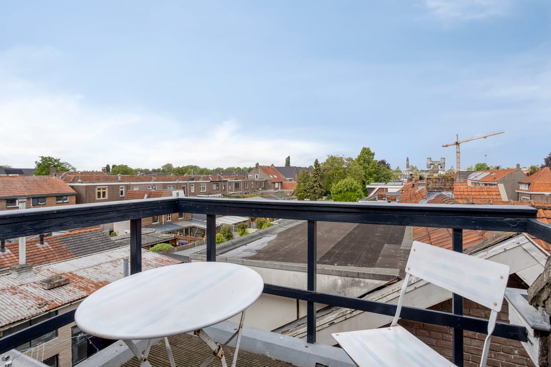 Characteristic corner property with living and retail space in Waalwijk — 38