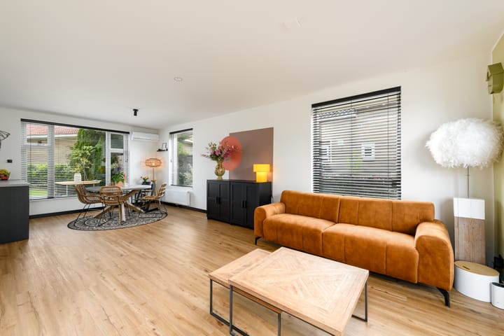 Vrijstaande woning te koop: Sleeswijklaan 11, Wolvega