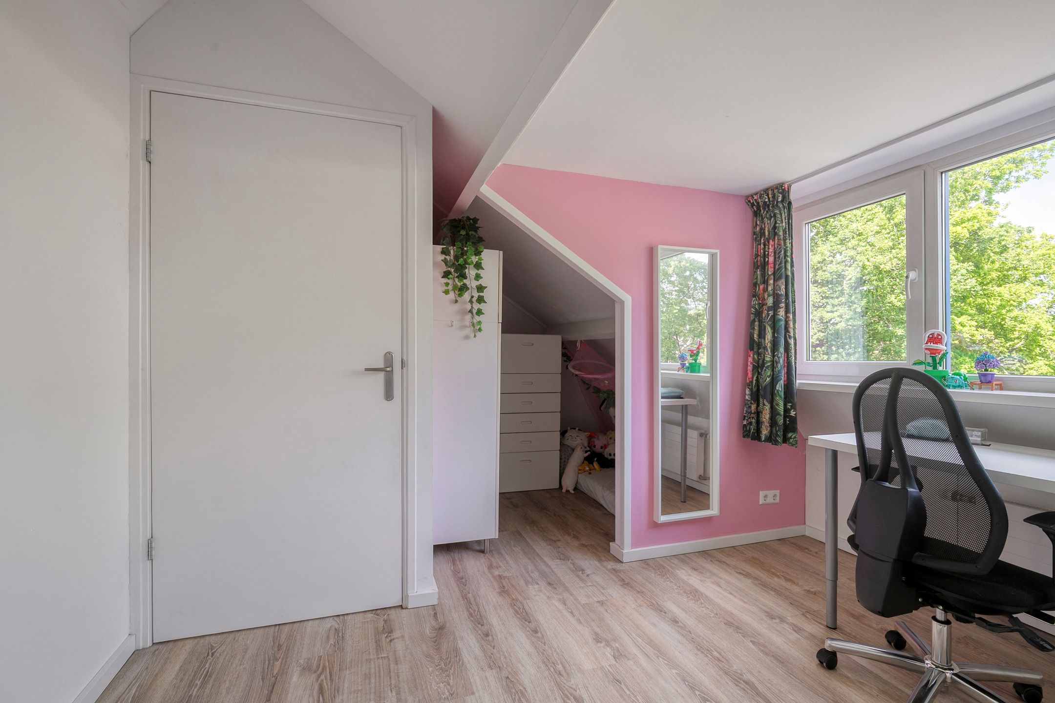Energy-Efficient Terraced Family Home with Garden in Quiet Soest Location — 30
