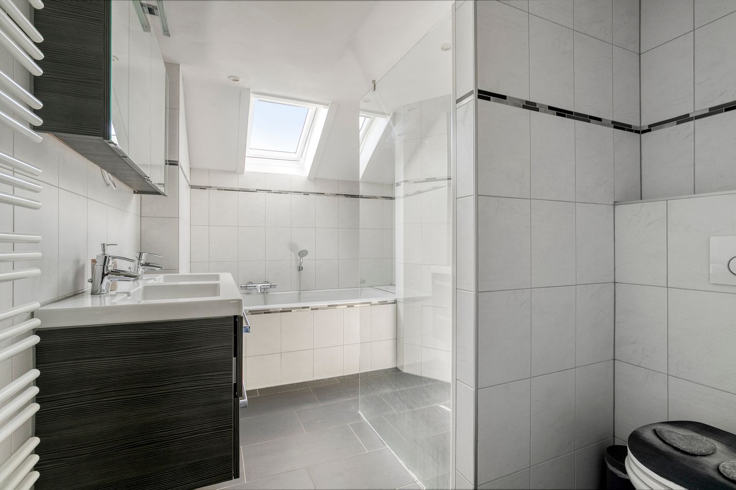 Energy-Efficient Terraced Family Home with Garden in Quiet Soest Location — 25