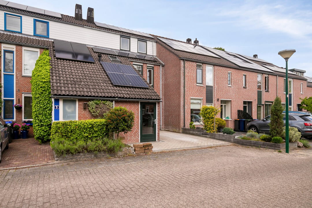Energy-Efficient Terraced Family Home with Garden in Quiet Soest Location — 41