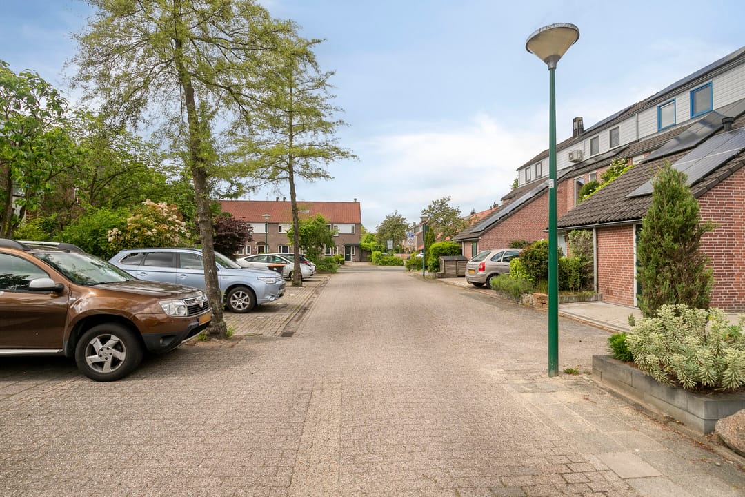Energy-Efficient Terraced Family Home with Garden in Quiet Soest Location — 43