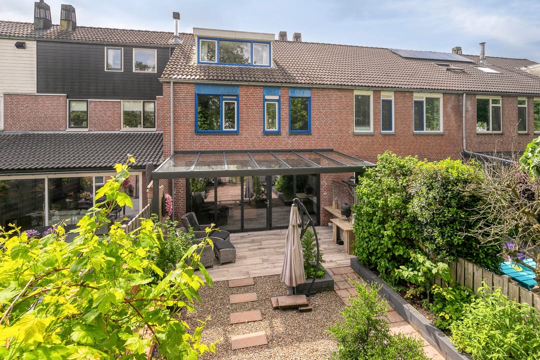 Energy-Efficient Terraced Family Home with Garden in Quiet Soest Location — 38