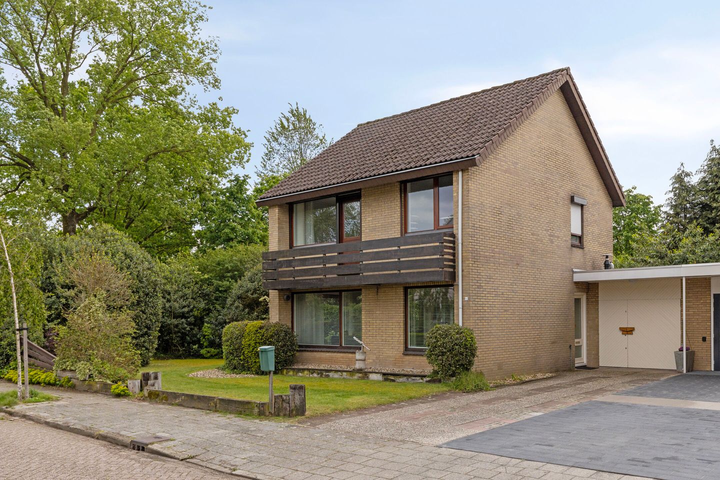 Photo 1 of Plutostraat 16