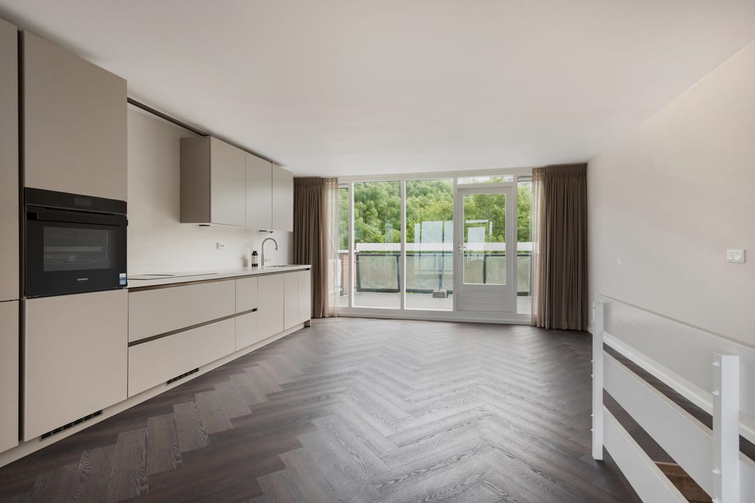 Luxury Renovated Maisonette with Two Terraces in The Hague Centre — 11