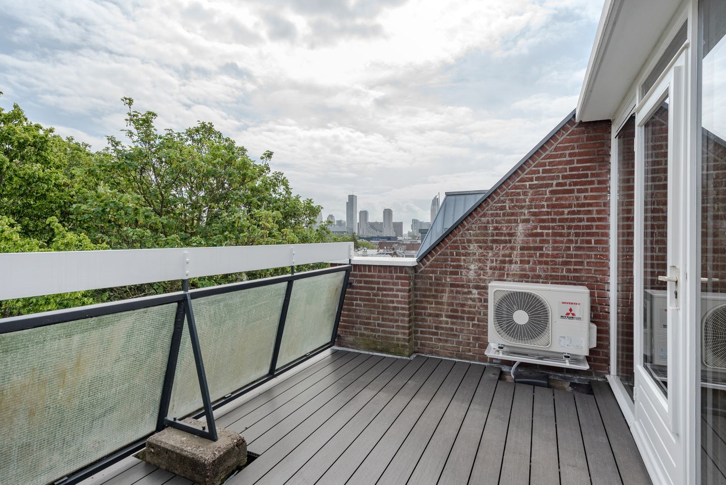 Luxury Renovated Maisonette with Two Terraces in The Hague Centre — 14