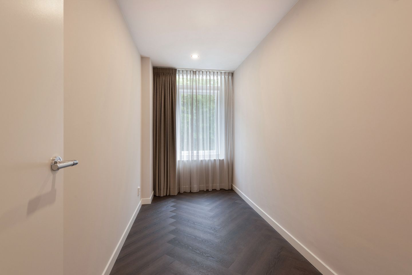 Luxury Renovated Maisonette with Two Terraces in The Hague Centre — 25