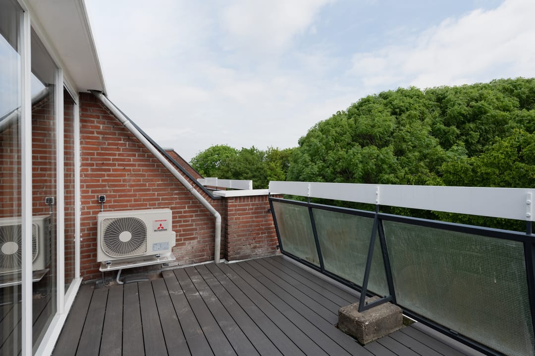 Luxury Renovated Maisonette with Two Terraces in The Hague Centre — 16