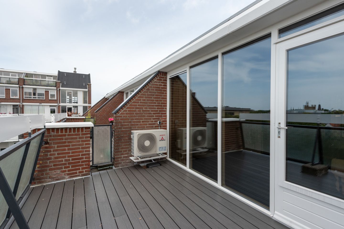 Luxury Renovated Maisonette with Two Terraces in The Hague Centre — 10
