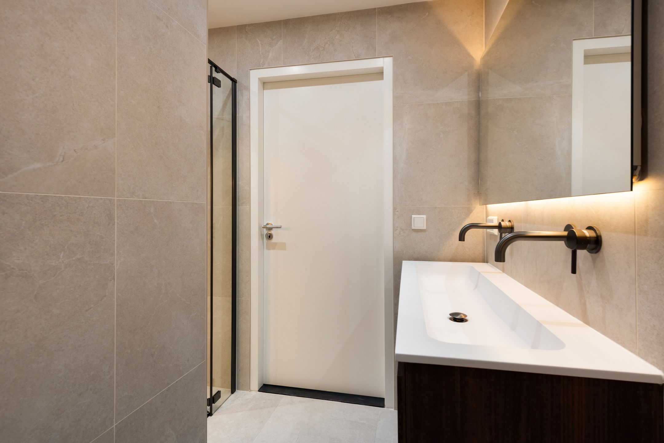 Luxury Renovated Maisonette with Two Terraces in The Hague Centre — 24