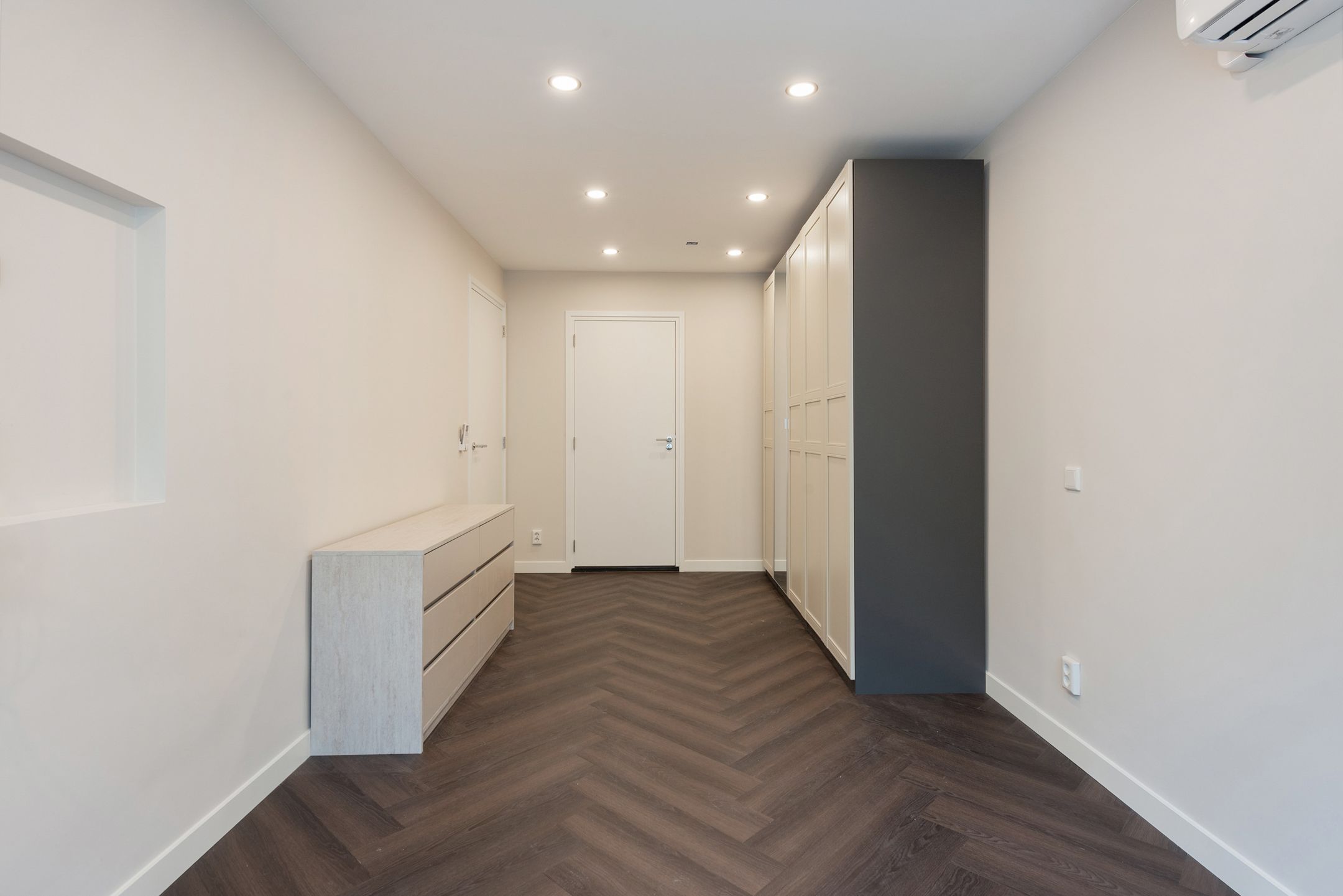 Luxury Renovated Maisonette with Two Terraces in The Hague Centre — 27