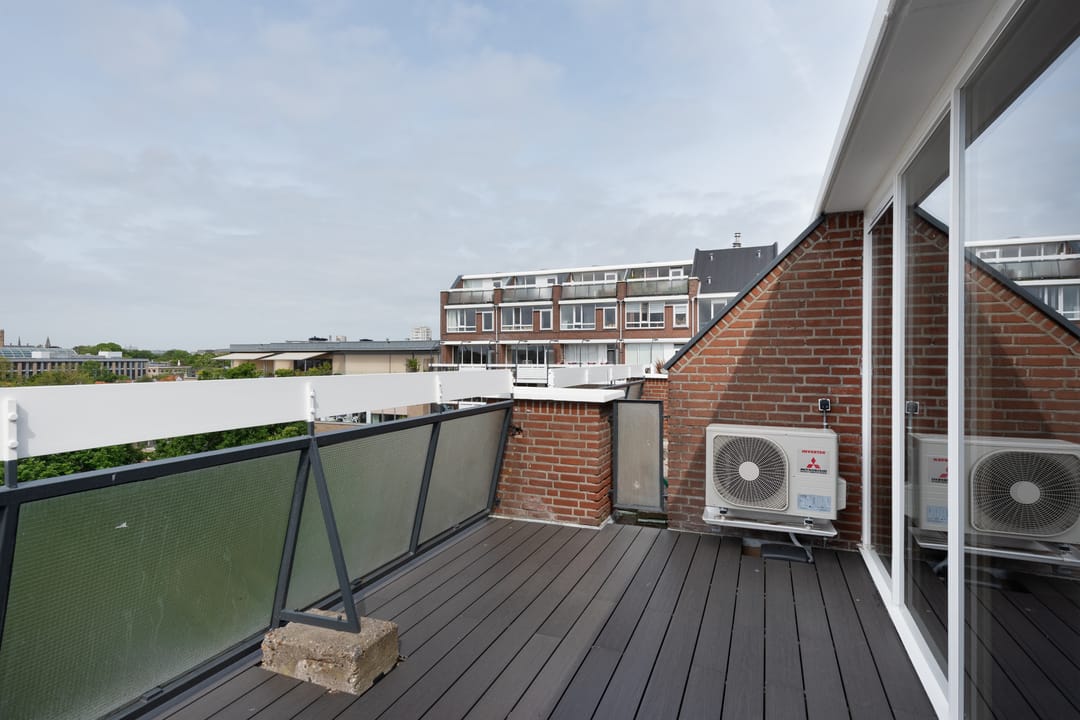 Luxury Renovated Maisonette with Two Terraces in The Hague Centre — 7