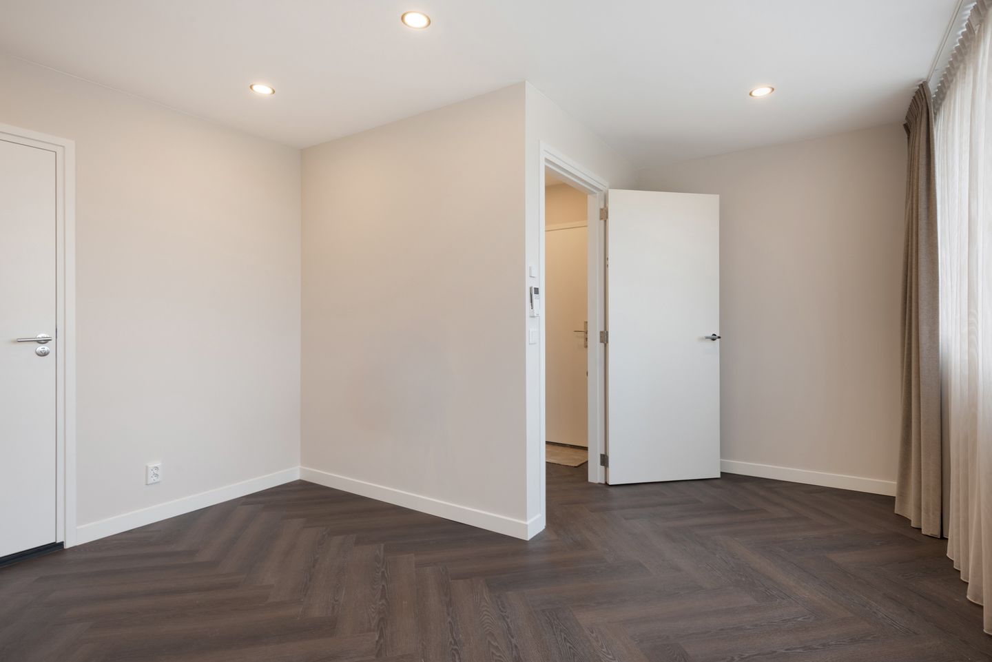 Luxury Renovated Maisonette with Two Terraces in The Hague Centre — 20