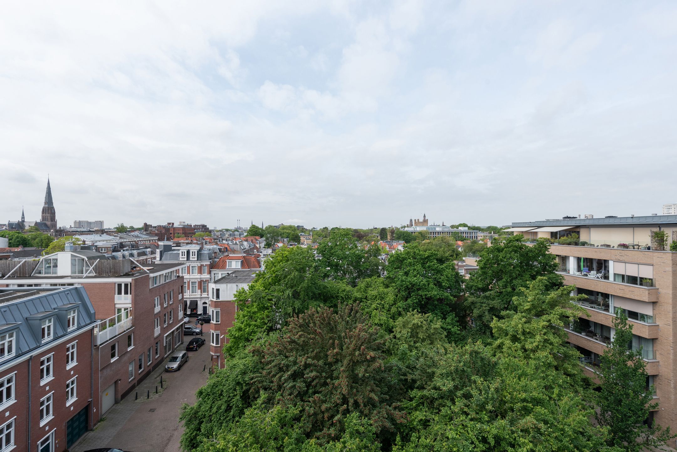 Luxury Renovated Maisonette with Two Terraces in The Hague Centre — 9