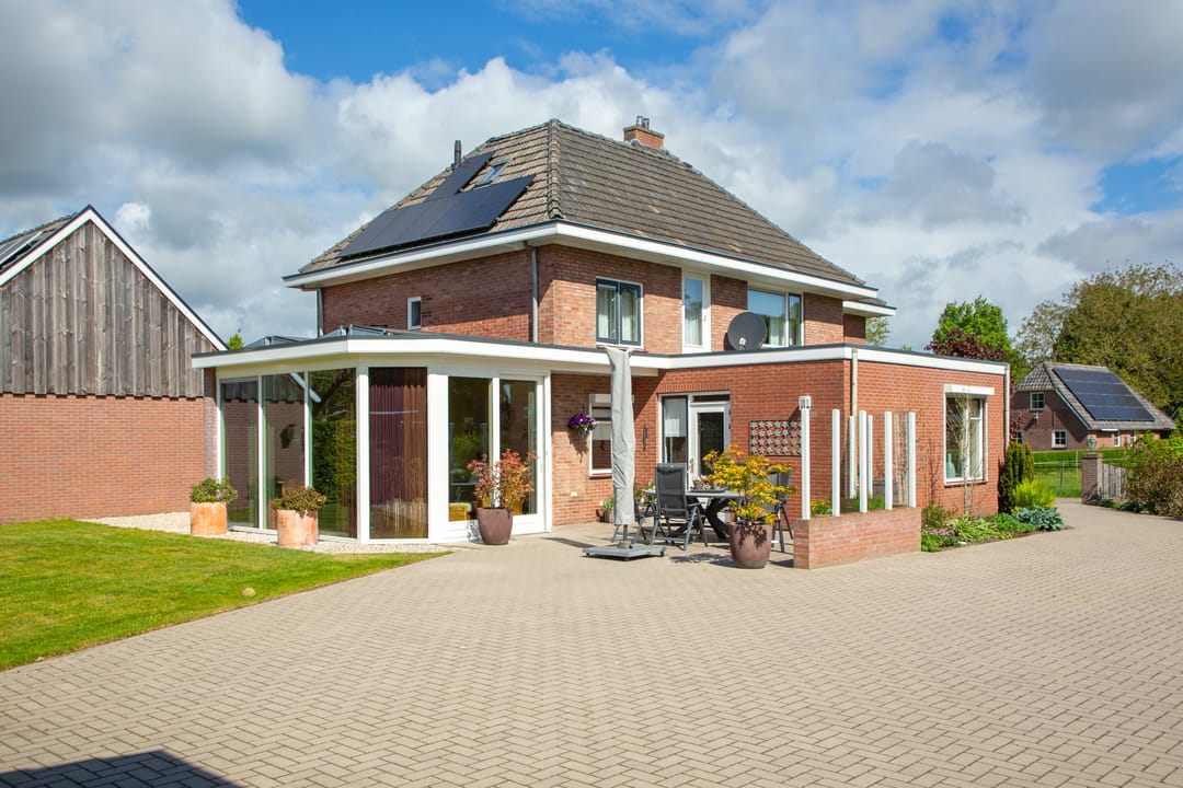 Spacious Semi-Detached Home with Large Plot and Pasture Land in Oost Gelre — 38