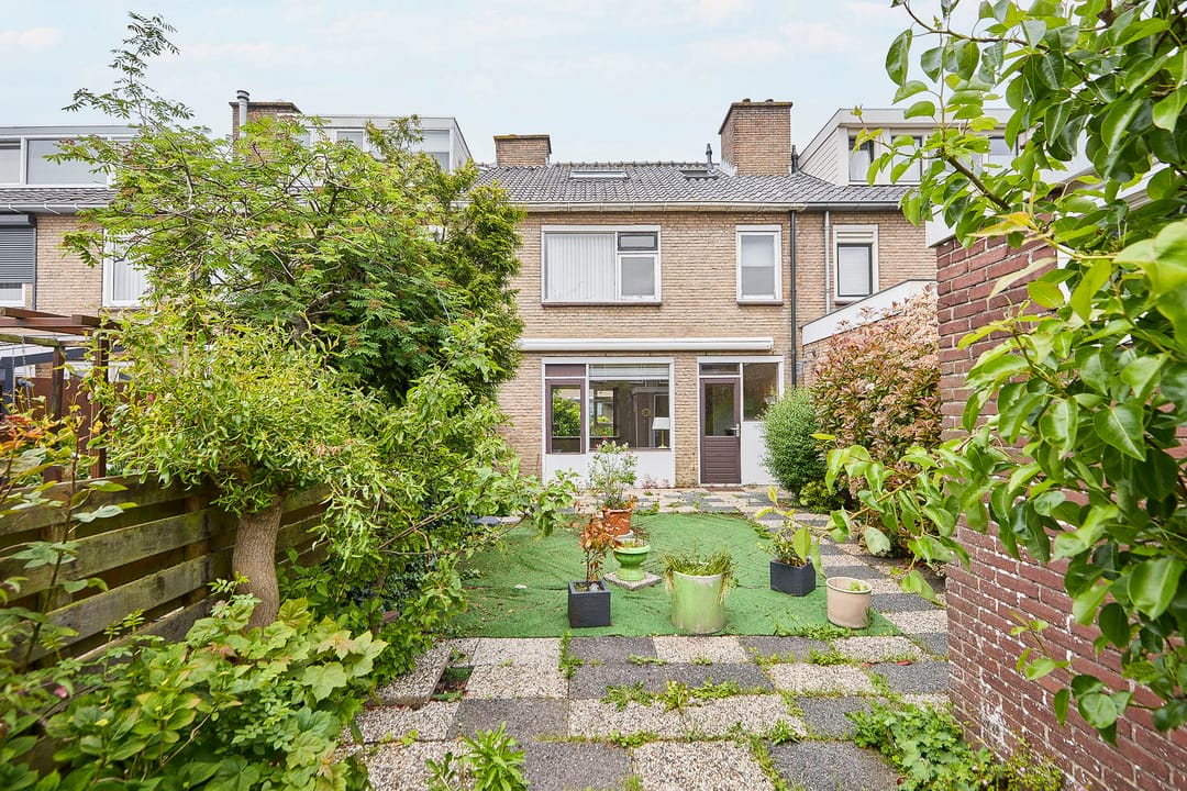 Renovation Terraced House with Five Bedrooms and Sunny Southeast Garden in Nieuw-Vennep — 52