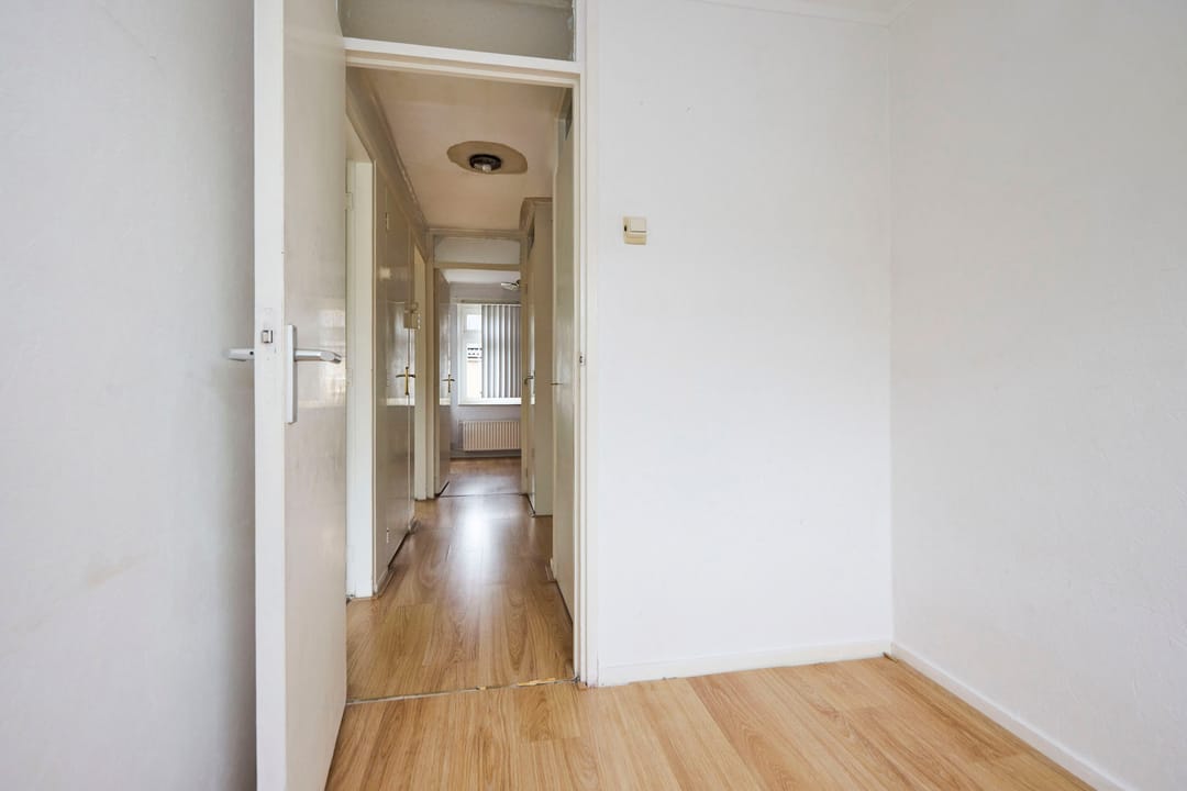 Renovation Terraced House with Five Bedrooms and Sunny Southeast Garden in Nieuw-Vennep — 41