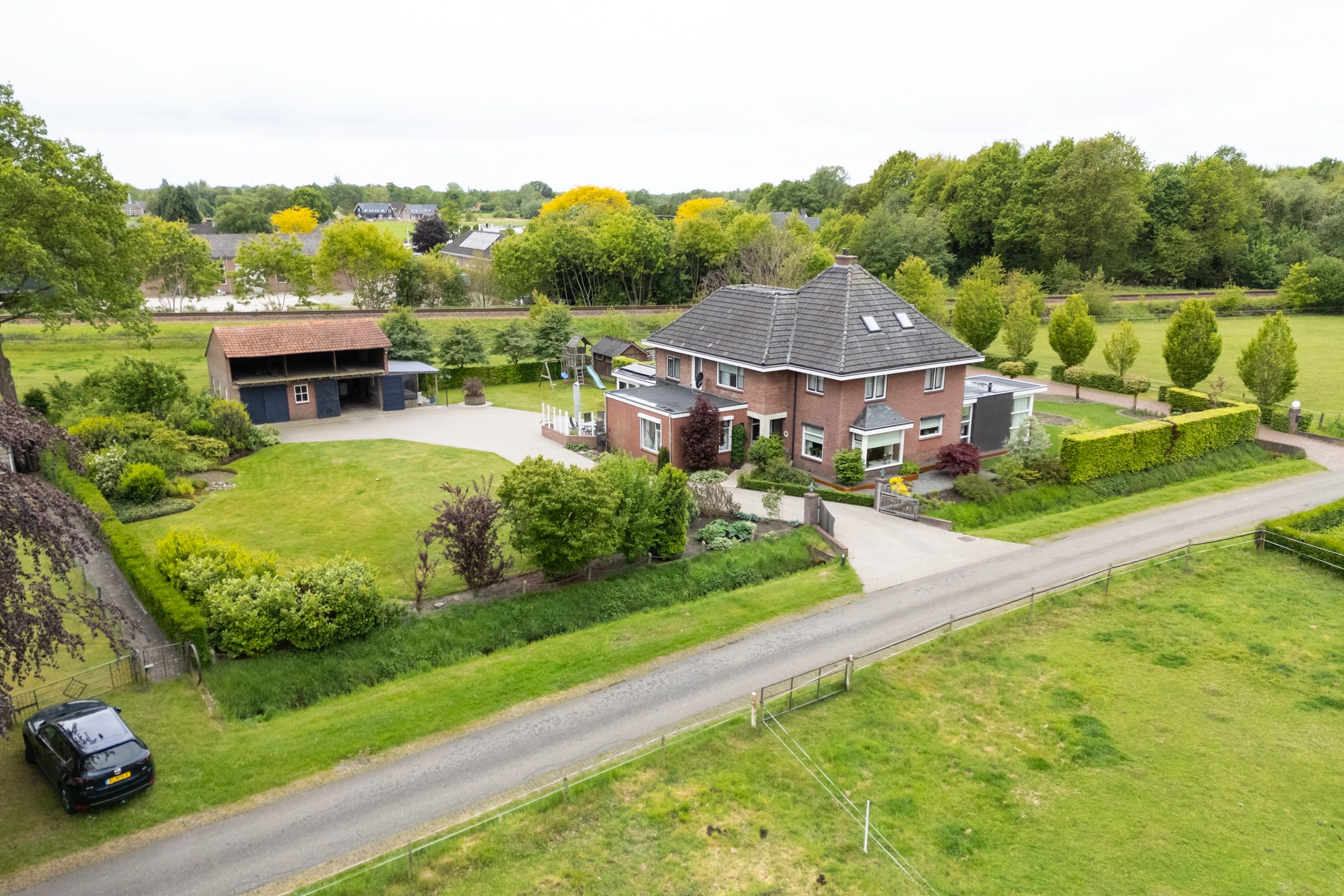Spacious Semi-Detached Home with Large Plot and Pasture Land in Oost Gelre — 60